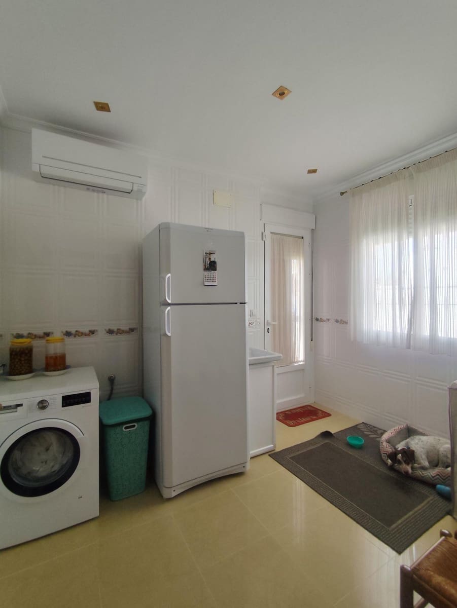 Chalet de 5 habitaciones en Tomares en venta con piscina garaje - 780.000 € (Ref: 10007253)