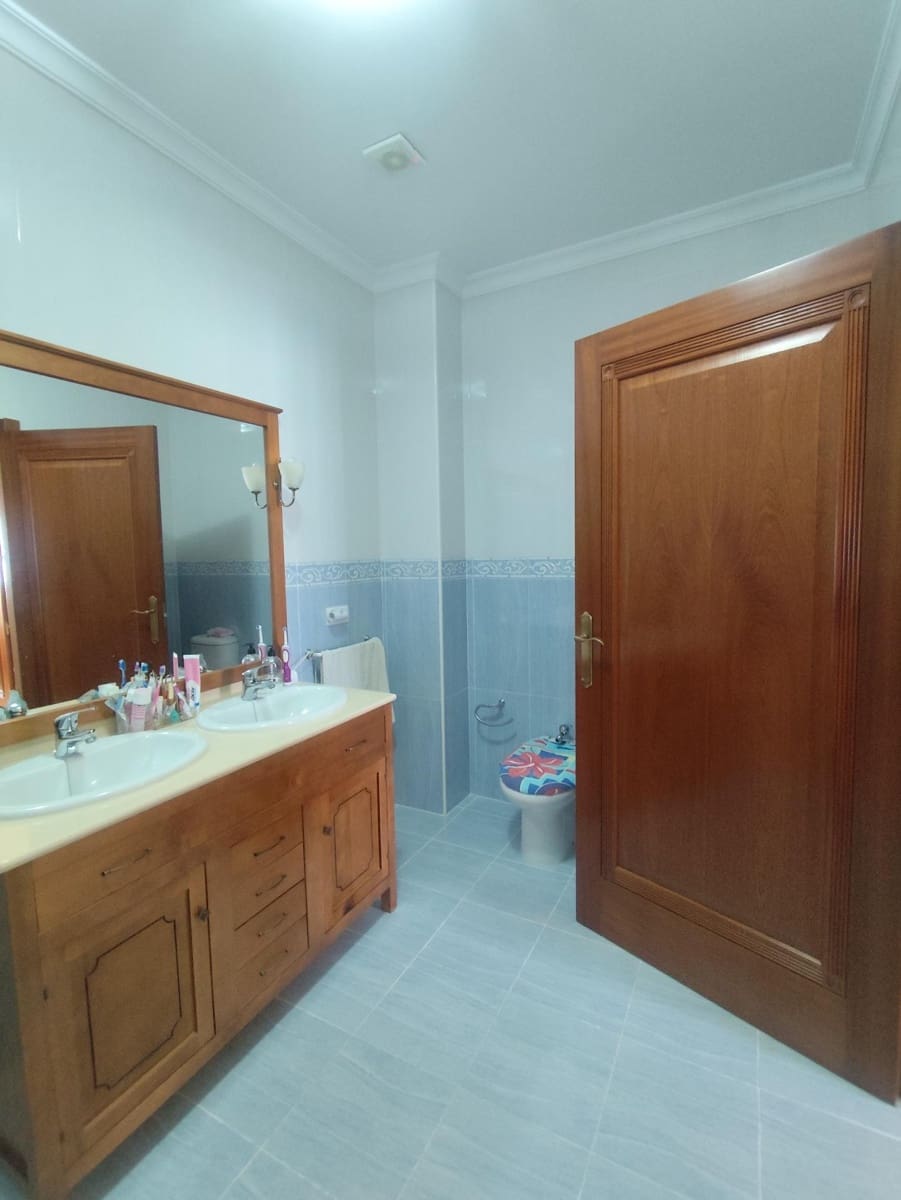 Chalet de 5 habitaciones en Tomares en venta con piscina garaje - 780.000 € (Ref: 10007253)