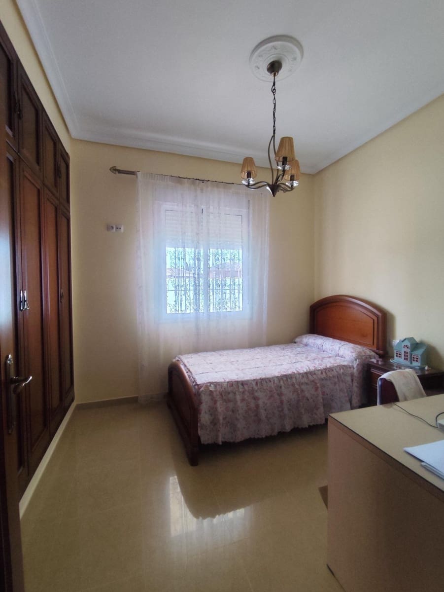 Chalet de 5 habitaciones en Tomares en venta con piscina garaje - 780.000 € (Ref: 10007253)