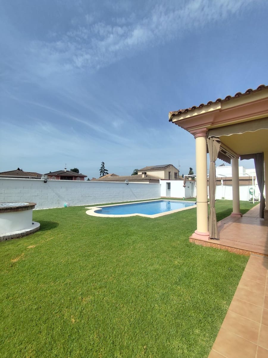 Chalet de 5 habitaciones en Tomares en venta con piscina garaje - 780.000 € (Ref: 10007253)