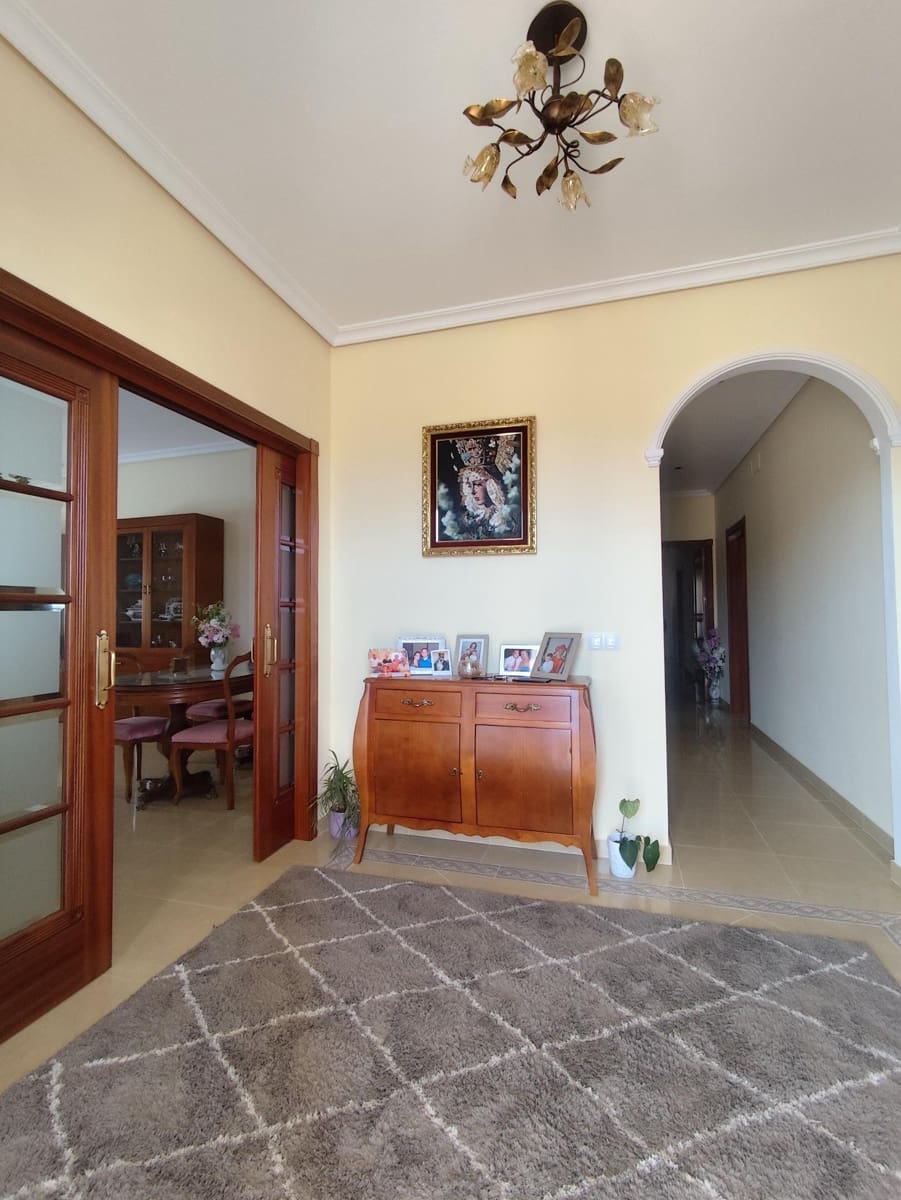 Chalet de 5 habitaciones en Tomares en venta con piscina garaje - 780.000 € (Ref: 10007253)