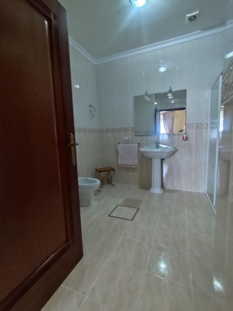Chalet de 5 habitaciones en Tomares en venta con piscina garaje - 780.000 € (Ref: 10007253)