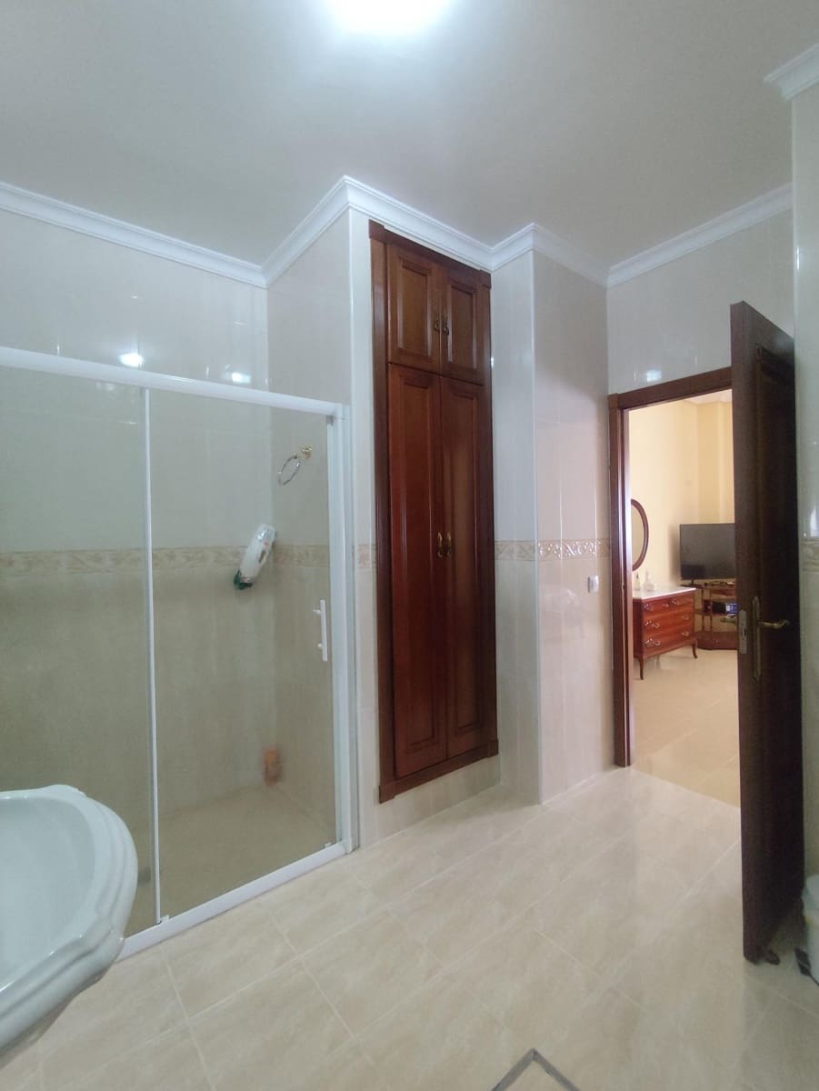 Chalet de 5 habitaciones en Tomares en venta con piscina garaje - 780.000 € (Ref: 10007253)
