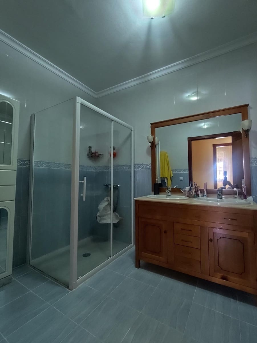 Chalet de 5 habitaciones en Tomares en venta con piscina garaje - 780.000 € (Ref: 10007253)
