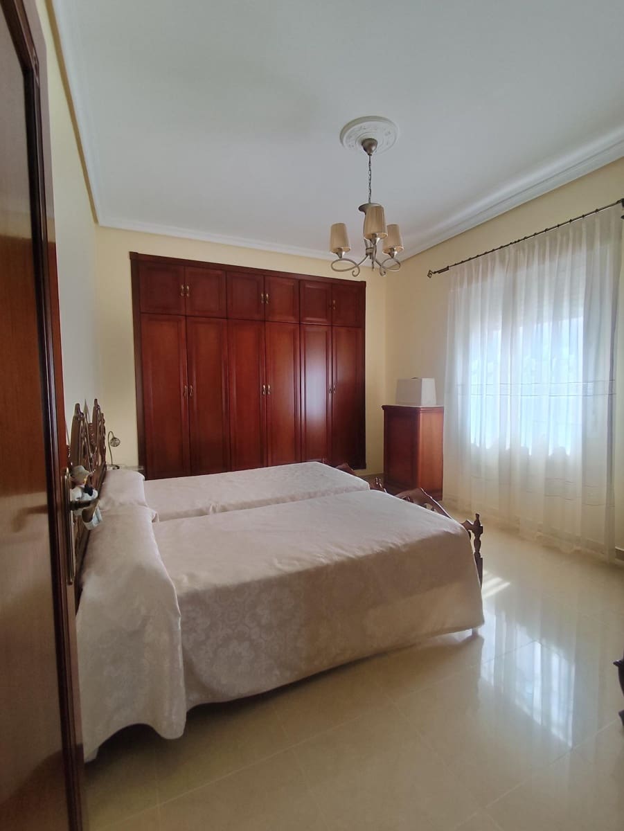Chalet de 5 habitaciones en Tomares en venta con piscina garaje - 780.000 € (Ref: 10007253)