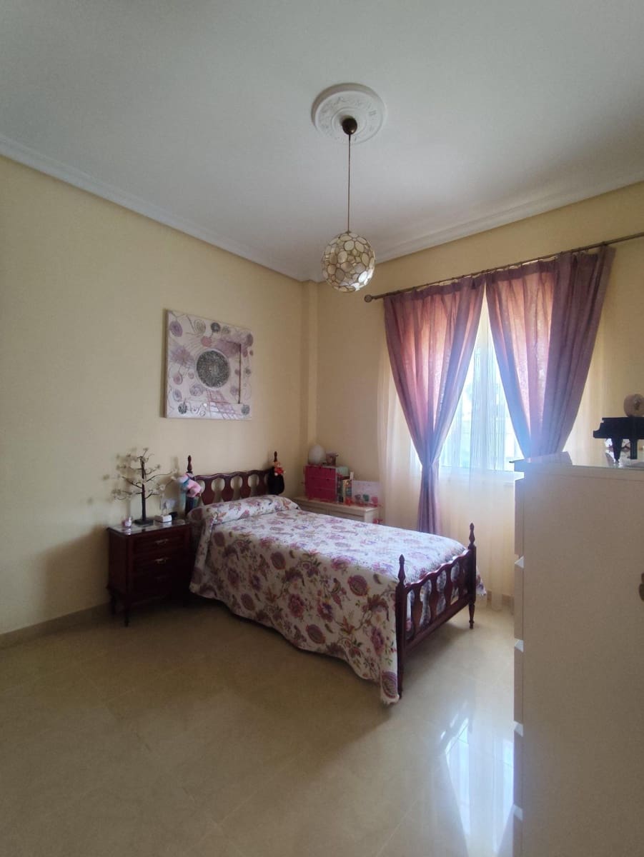 Chalet de 5 habitaciones en Tomares en venta con piscina garaje - 780.000 € (Ref: 10007253)