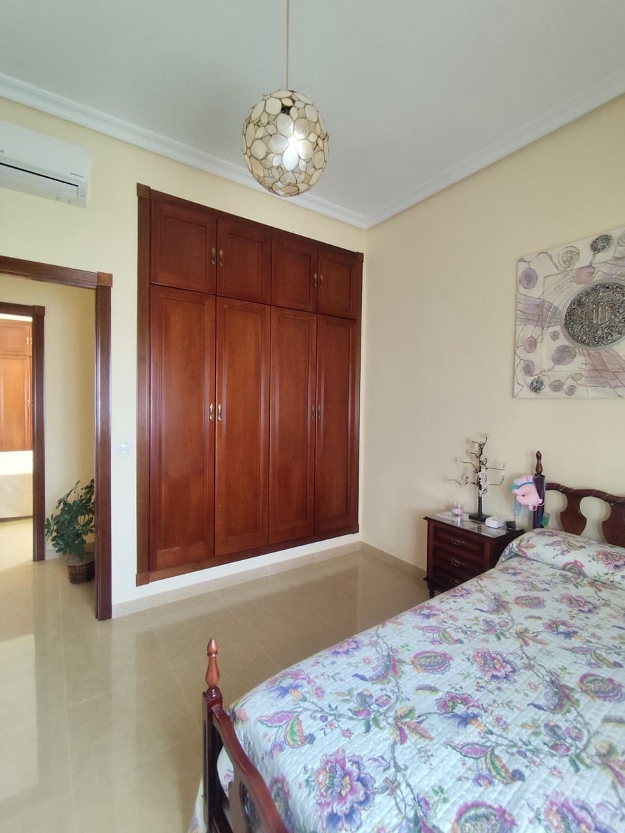 Chalet de 5 habitaciones en Tomares en venta con piscina garaje - 780.000 € (Ref: 10007253)