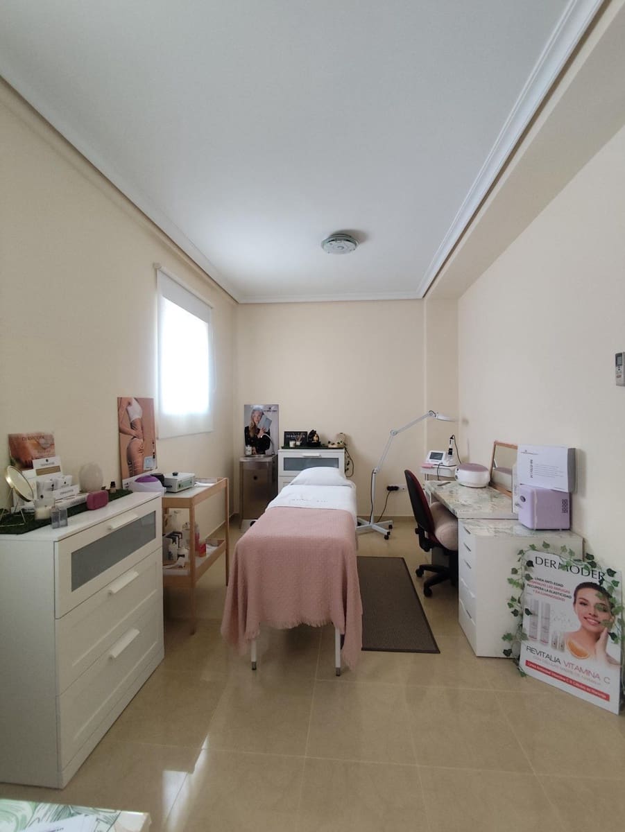 Chalet de 5 habitaciones en Tomares en venta con piscina garaje - 780.000 € (Ref: 10007253)