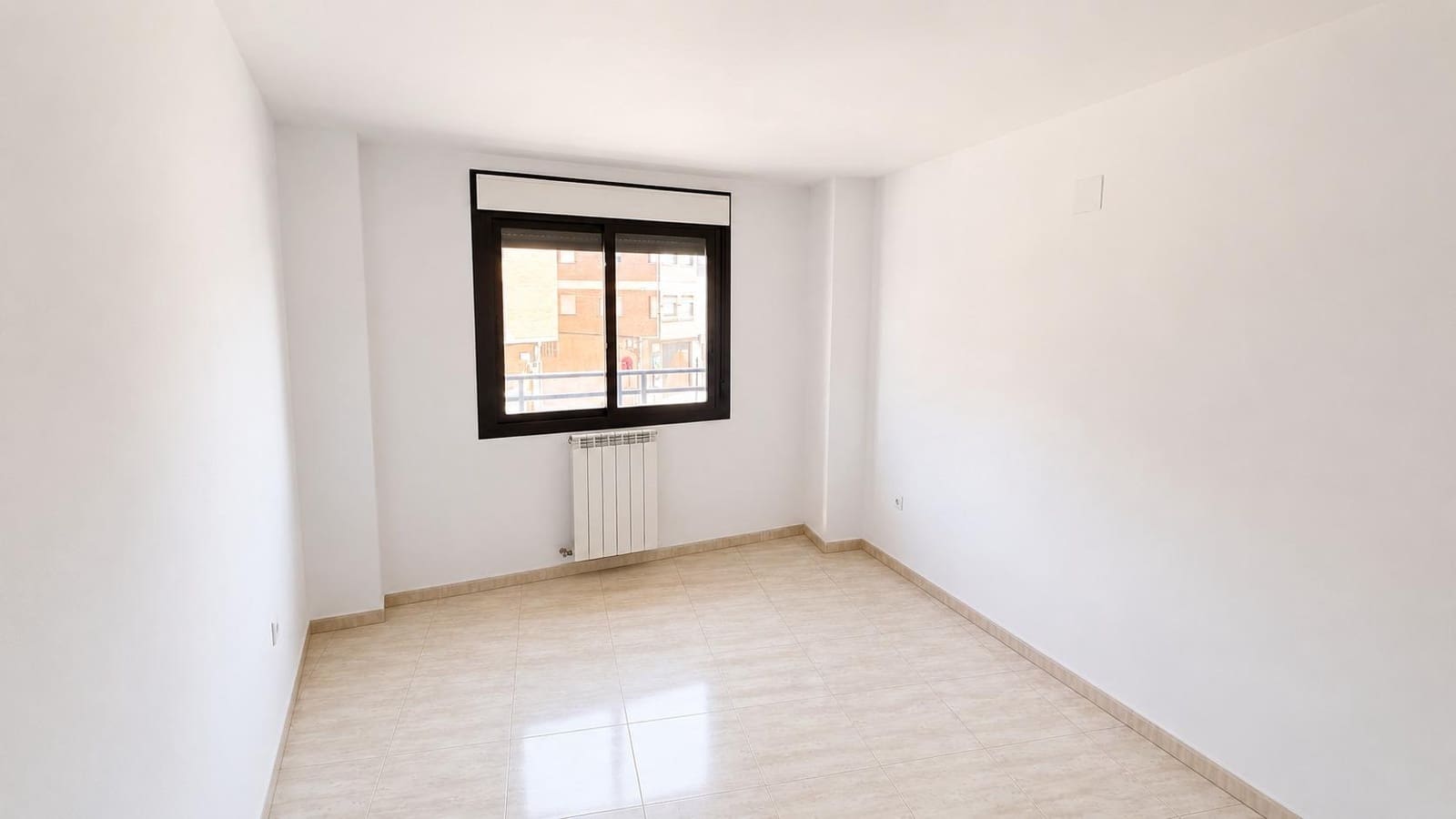 4 quarto Apartamento para venda em La Almunia de Dona Godina com piscina garagem - 179 000 € (Ref: 10009250)