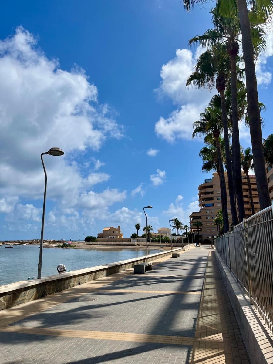 Piso de 2 habitaciones en La Manga del Mar Menor en venta - 214.000 € (Ref: 10011606)