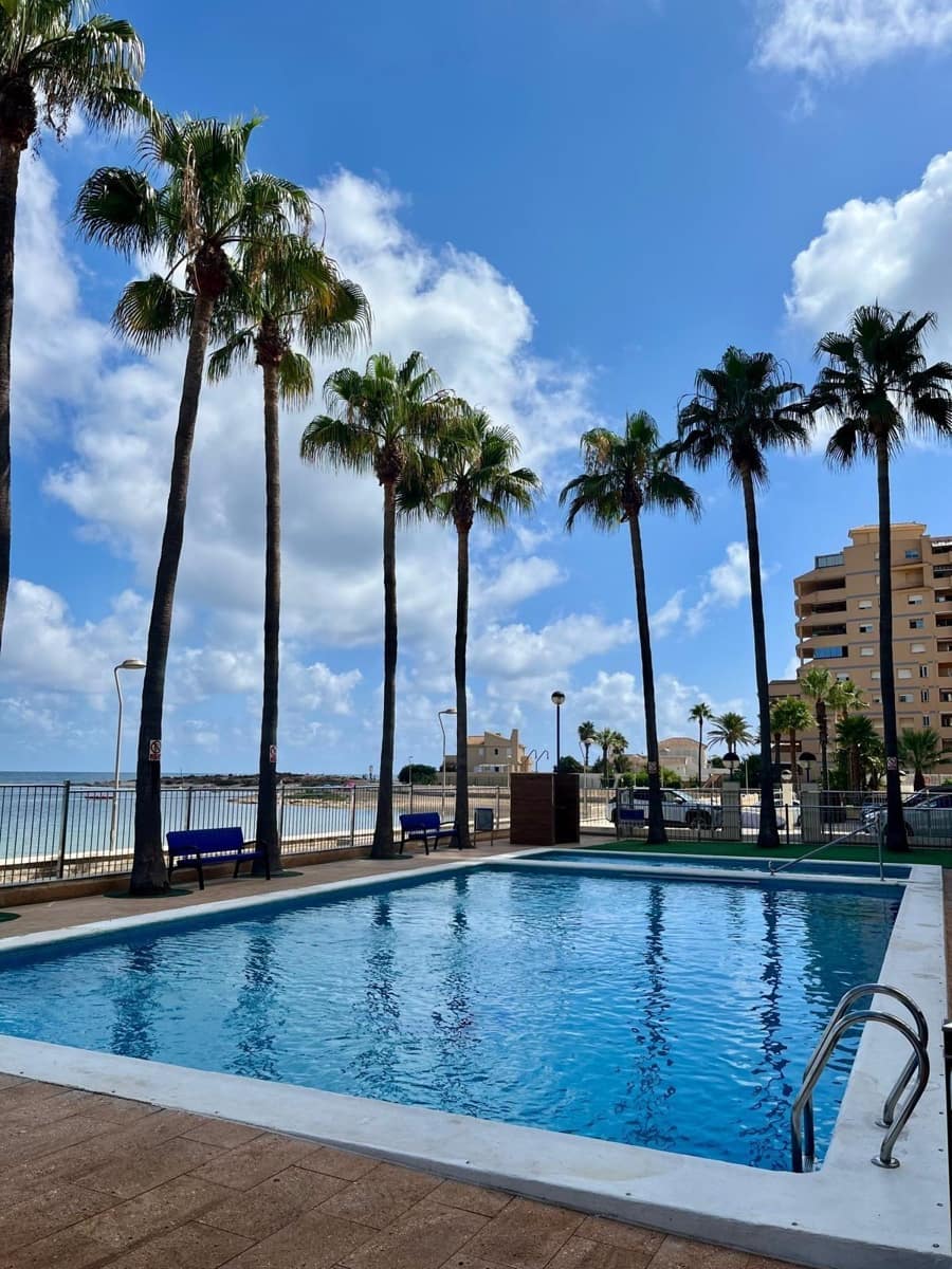 Piso de 2 habitaciones en La Manga del Mar Menor en venta - 214.000 € (Ref: 10011606)