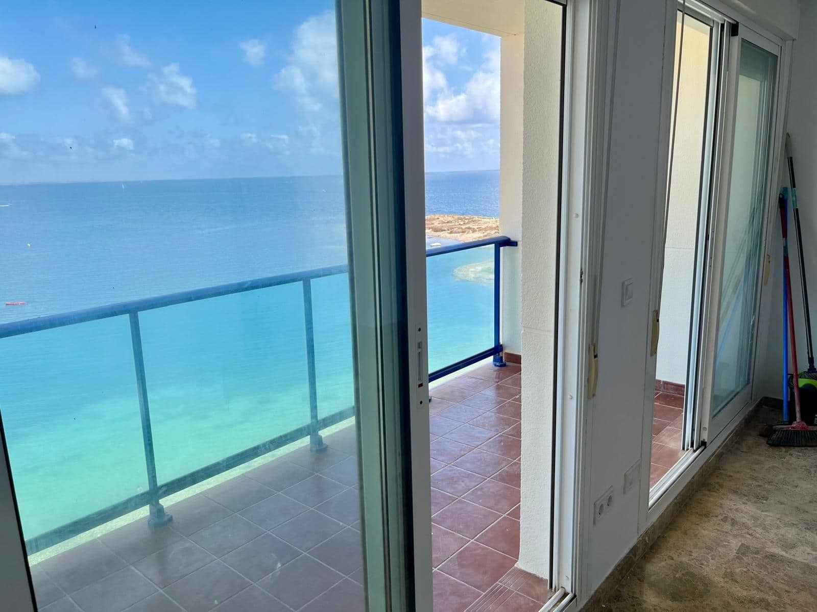 Piso de 2 habitaciones en La Manga del Mar Menor en venta - 214.000 € (Ref: 10011606)