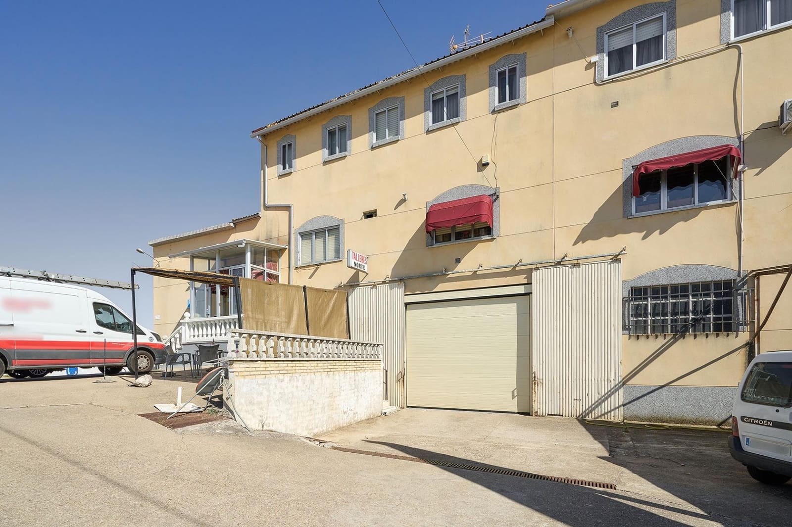 Business for sale in Pajares de la Laguna with garage - € 170,303 (Ref: 10011607)
