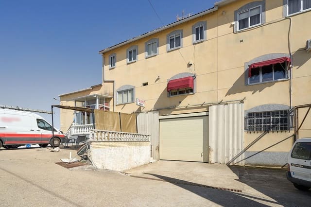 Business for sale in Pajares de la Laguna with garage - € 170,303 (Ref: 10011607)