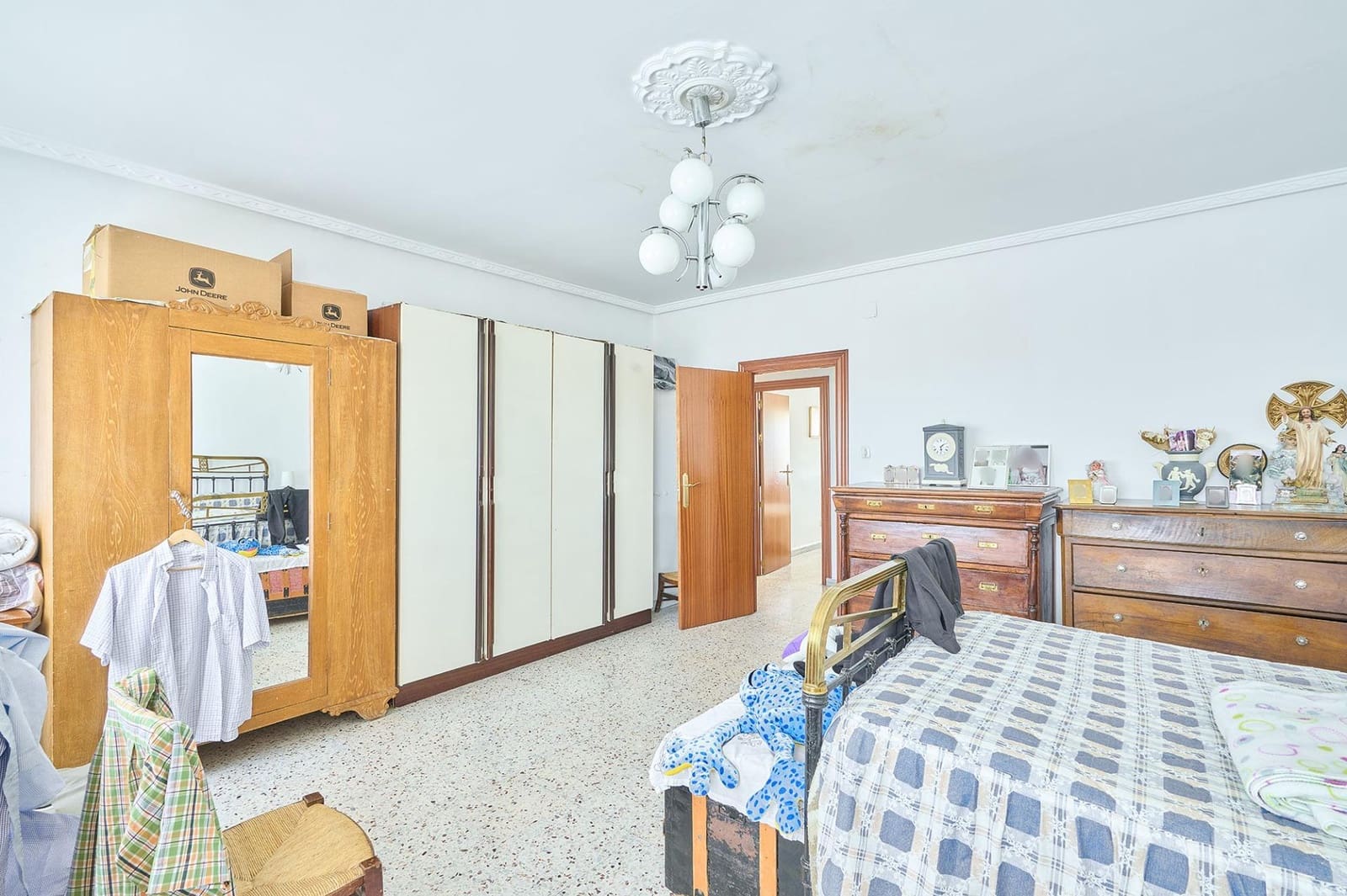Business for sale in Pajares de la Laguna with garage - € 170,303 (Ref: 10011607)