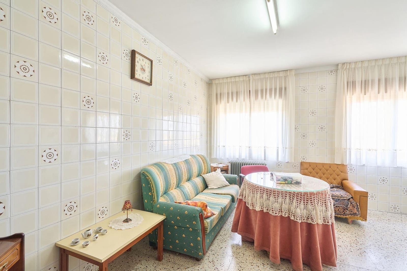 Business for sale in Pajares de la Laguna with garage - € 170,303 (Ref: 10011607)
