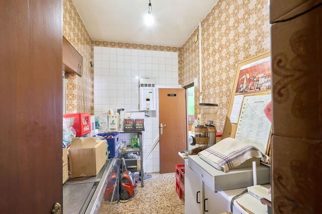 Business for sale in Pajares de la Laguna with garage - € 170,303 (Ref: 10011607)