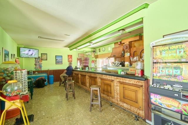 Business for sale in Pajares de la Laguna with garage - € 170,303 (Ref: 10011607)