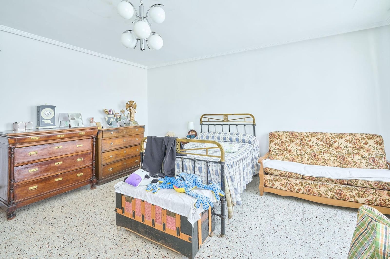 Business for sale in Pajares de la Laguna with garage - € 170,303 (Ref: 10011607)