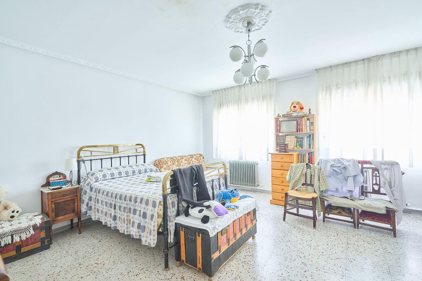 Business for sale in Pajares de la Laguna with garage - € 170,303 (Ref: 10011607)