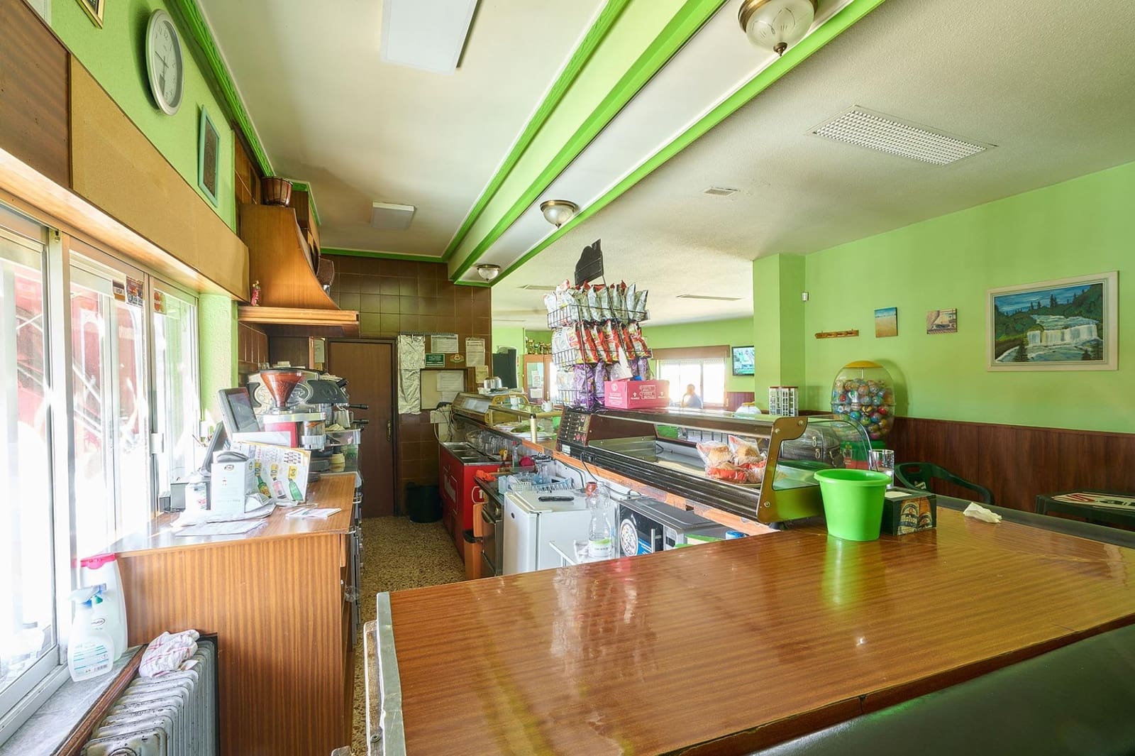 Business for sale in Pajares de la Laguna with garage - € 170,303 (Ref: 10011607)