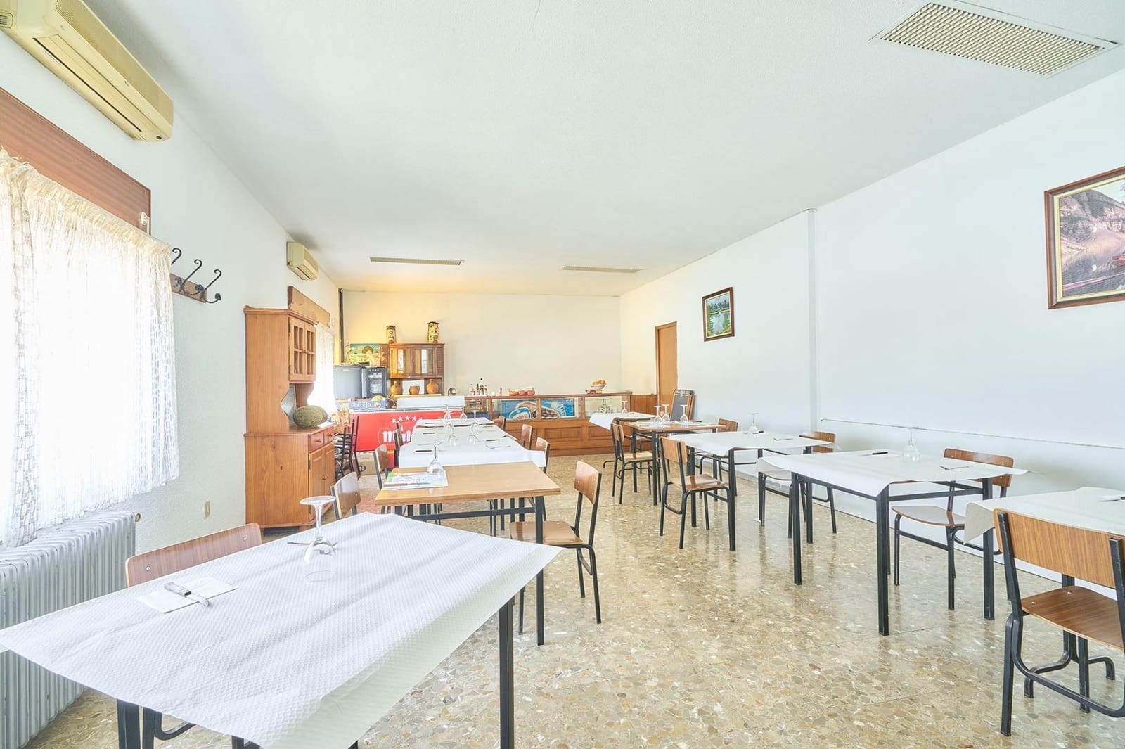 Business for sale in Pajares de la Laguna with garage - € 170,303 (Ref: 10011607)