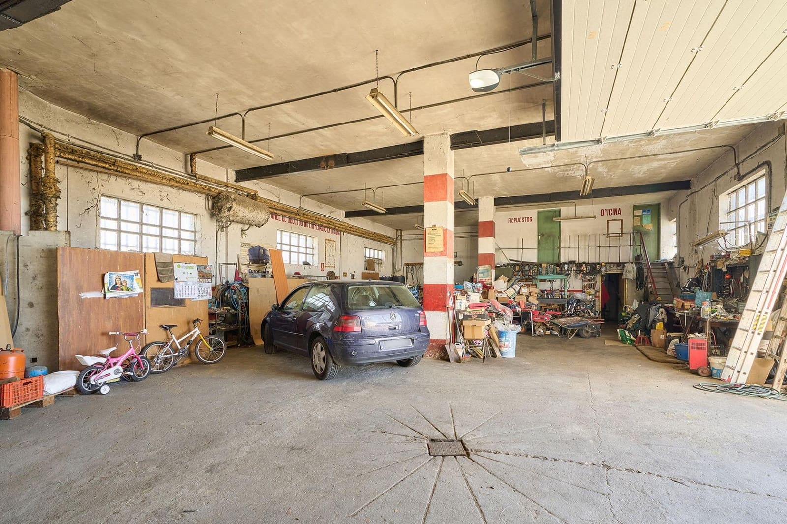 Business for sale in Pajares de la Laguna with garage - € 170,303 (Ref: 10011607)