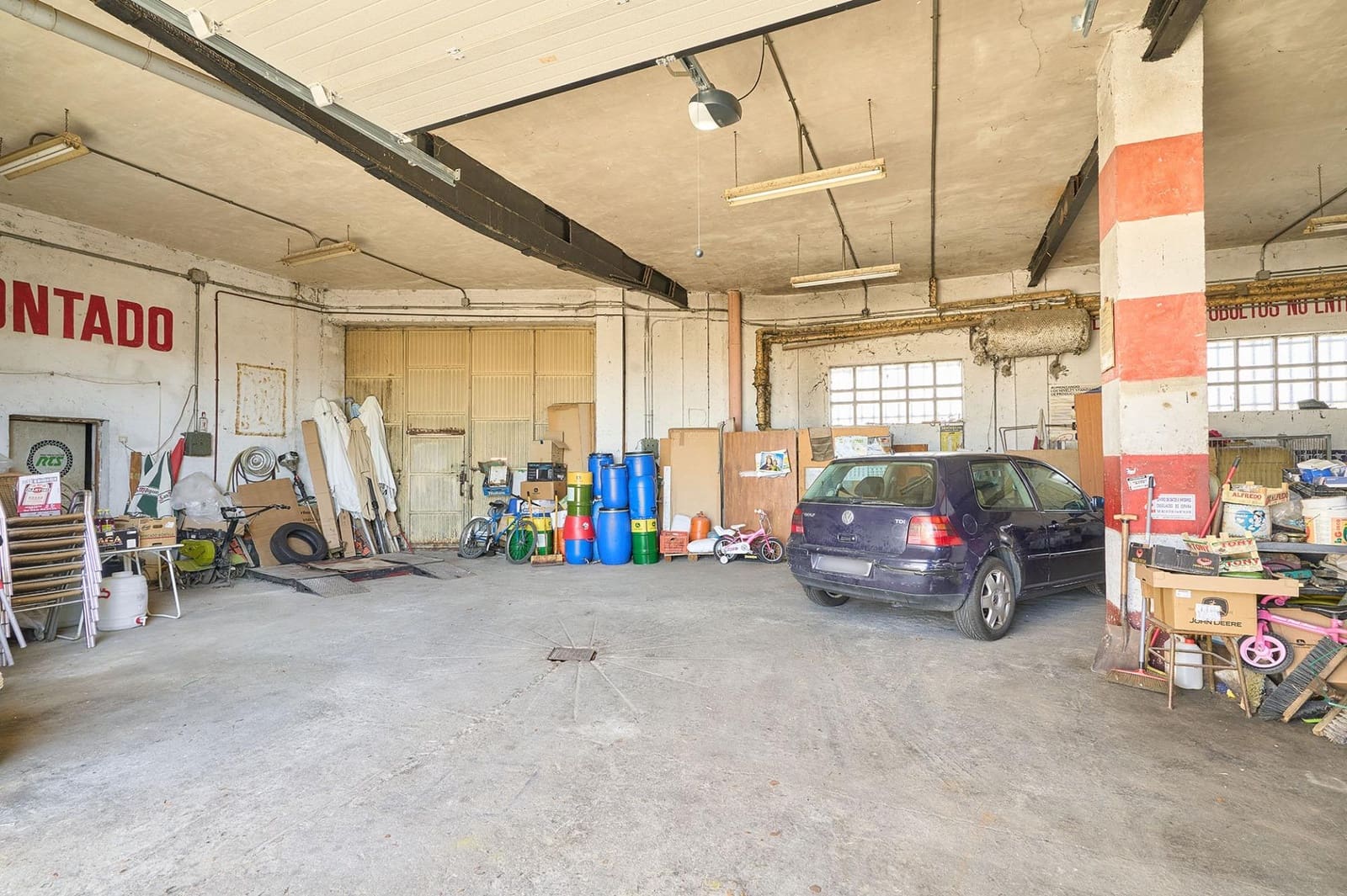 Business for sale in Pajares de la Laguna with garage - € 170,303 (Ref: 10011607)