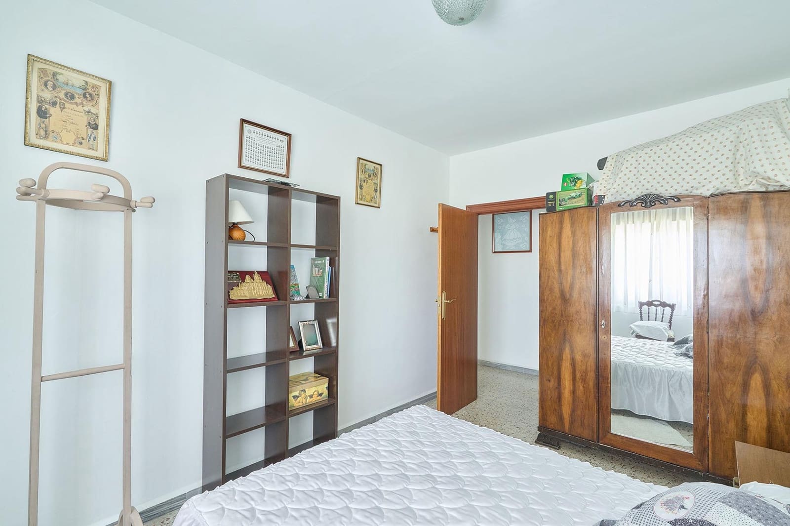Business for sale in Pajares de la Laguna with garage - € 170,303 (Ref: 10011607)