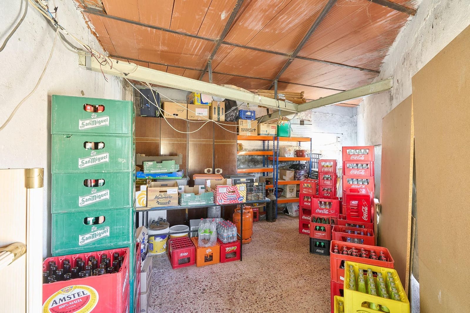 Business for sale in Pajares de la Laguna with garage - € 170,303 (Ref: 10011607)