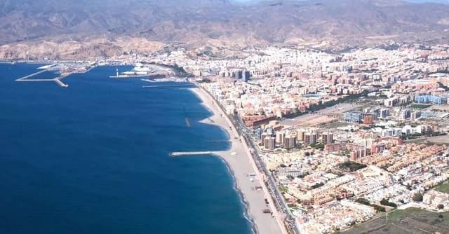 3 slaapkamer Flat te koop in Almería stad - € 290.000 (Ref: 10015758)