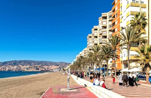 3 slaapkamer Flat te koop in Almería stad - € 290.000 (Ref: 10015758)
