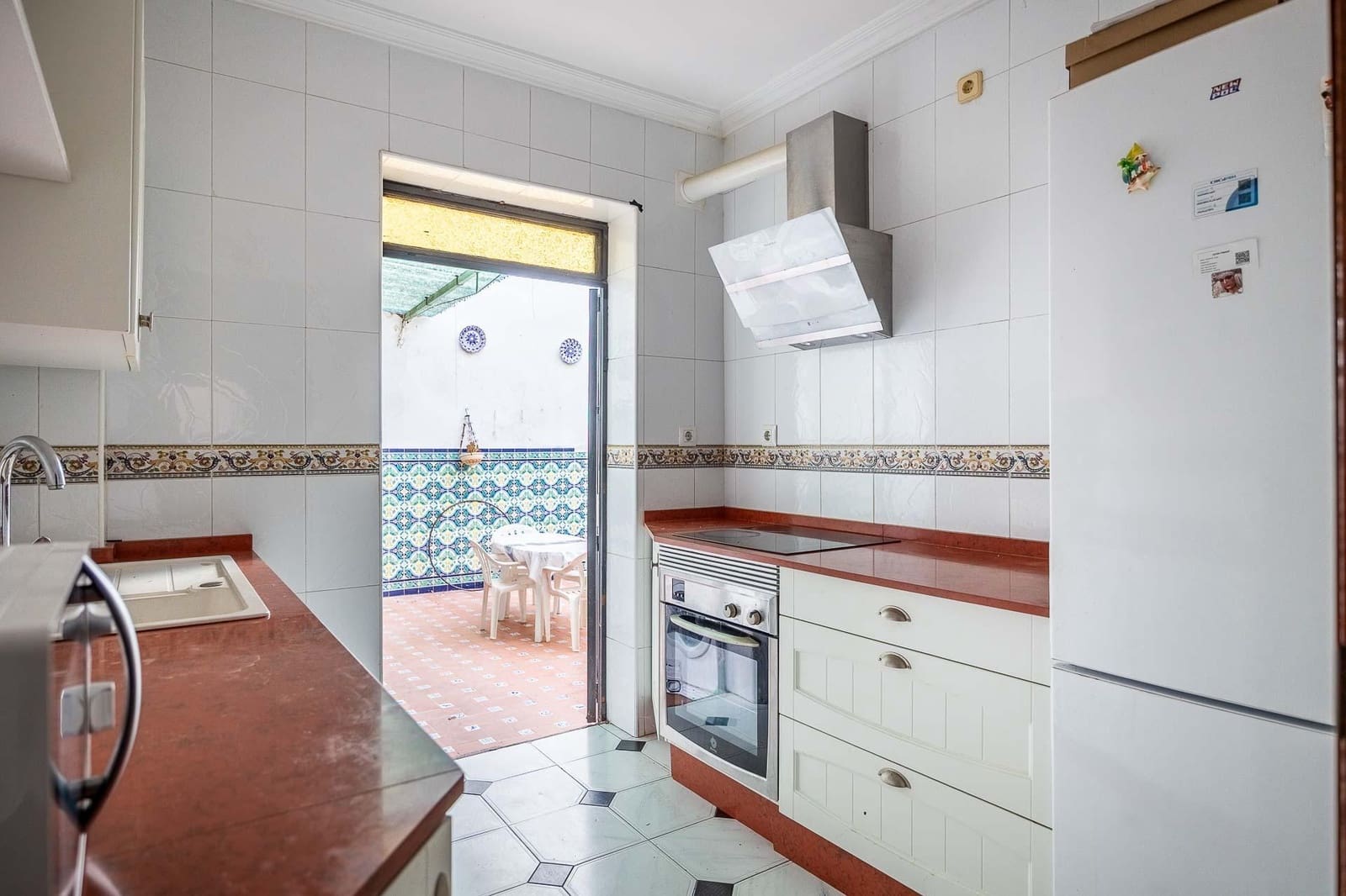 3 bedroom Flat for sale in Seville city with garage - € 449,000 (Ref: 10015760)