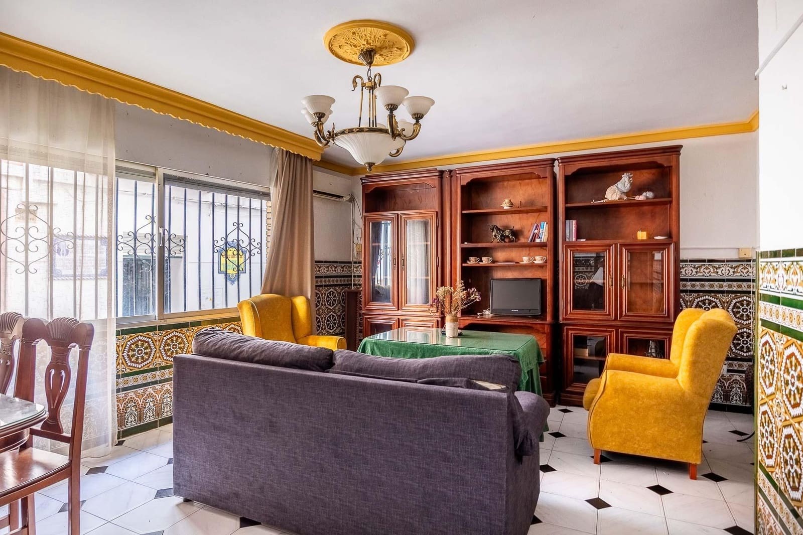 3 bedroom Flat for sale in Seville city with garage - € 449,000 (Ref: 10015760)