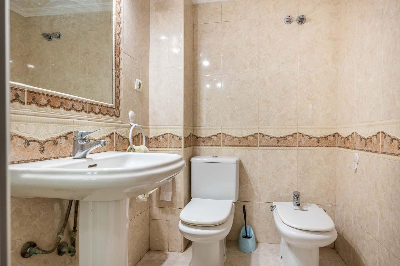 3 bedroom Flat for sale in Seville city with garage - € 449,000 (Ref: 10015760)