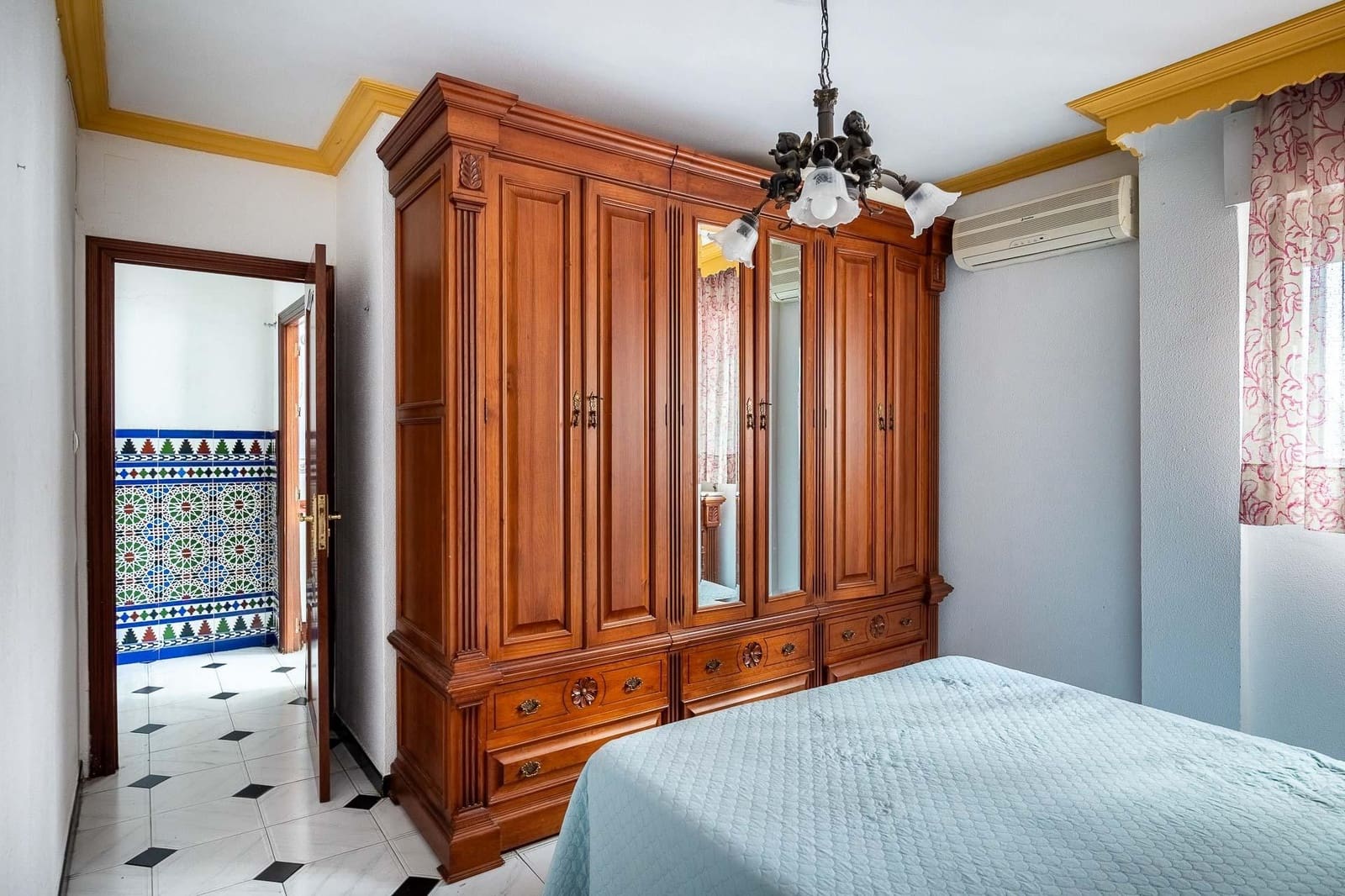 3 bedroom Flat for sale in Seville city with garage - € 449,000 (Ref: 10015760)