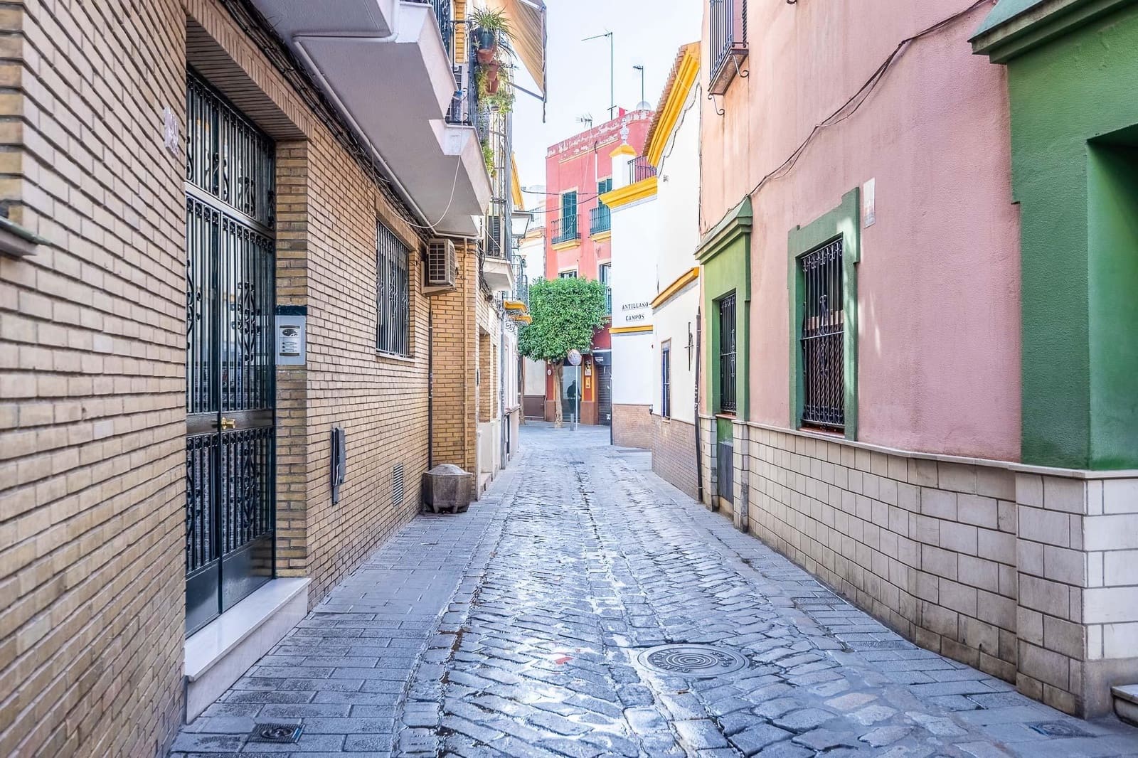 3 bedroom Flat for sale in Seville city with garage - € 449,000 (Ref: 10015760)