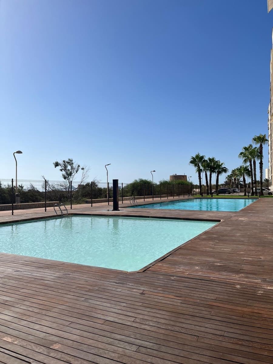 2 makuuhuone Asunto myytävänä paikassa La Manga del Mar Menor mukana uima-altaan 
autotalli - 184 000 € (Ref: 10043188)