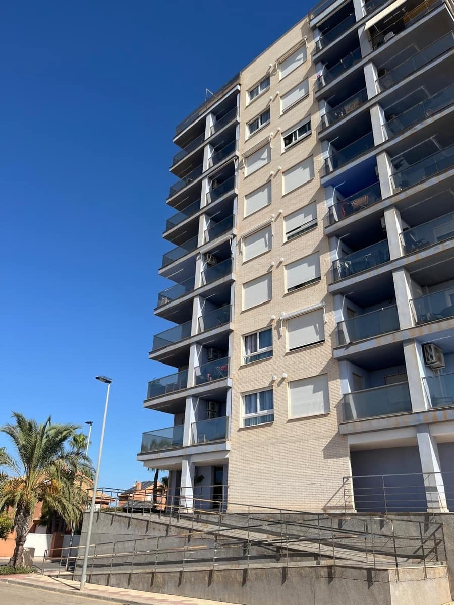 2 makuuhuone Asunto myytävänä paikassa La Manga del Mar Menor mukana uima-altaan 
autotalli - 184 000 € (Ref: 10043188)