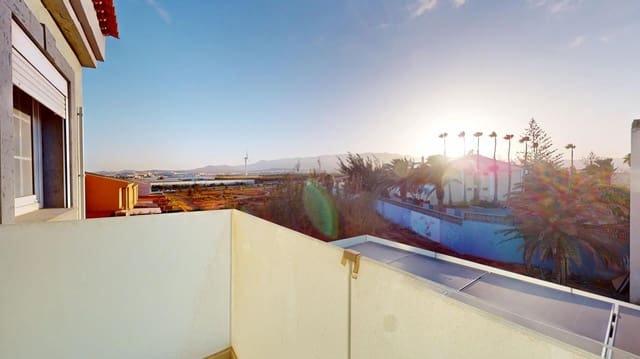 3 chambre Villa/Maison Semi-Mitoyenne à vendre à Telde avec piscine garage - 570 000 € (Ref: 10045018)