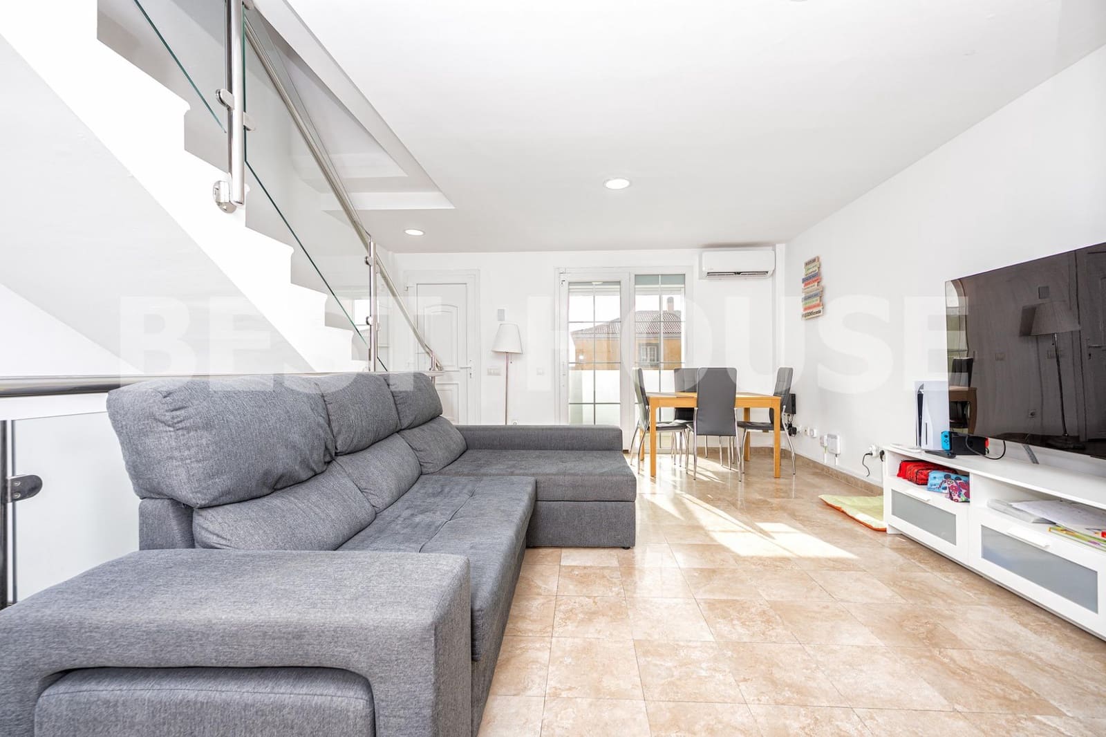 3 bedroom Semi-detached Villa for sale in Telde with pool garage - € 570,000 (Ref: 10045018)
