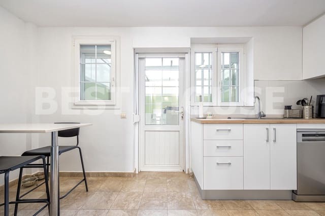 3 soverom Kjedet enebolig til salgs i Telde med svømmebasseng garasje - € 570 000 (Ref: 10045018)