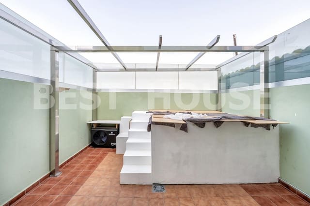 3 soverom Kjedet enebolig til salgs i Telde med svømmebasseng garasje - € 570 000 (Ref: 10045018)