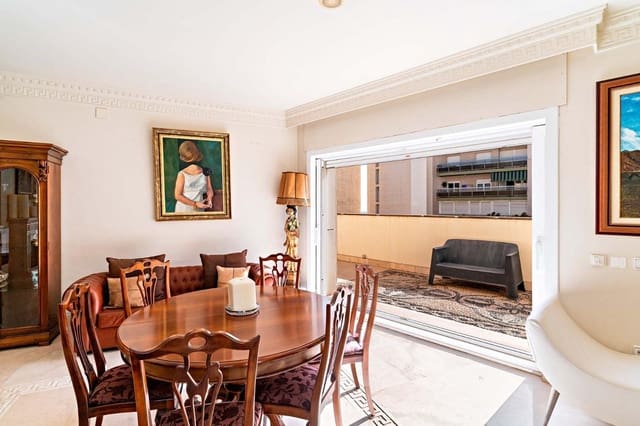 5 sovrum Takvåning till salu i Centro, Almería stad - 850 000 € (Ref: 10047509)