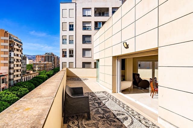 5 sovrum Takvåning till salu i Centro, Almería stad - 850 000 € (Ref: 10047509)