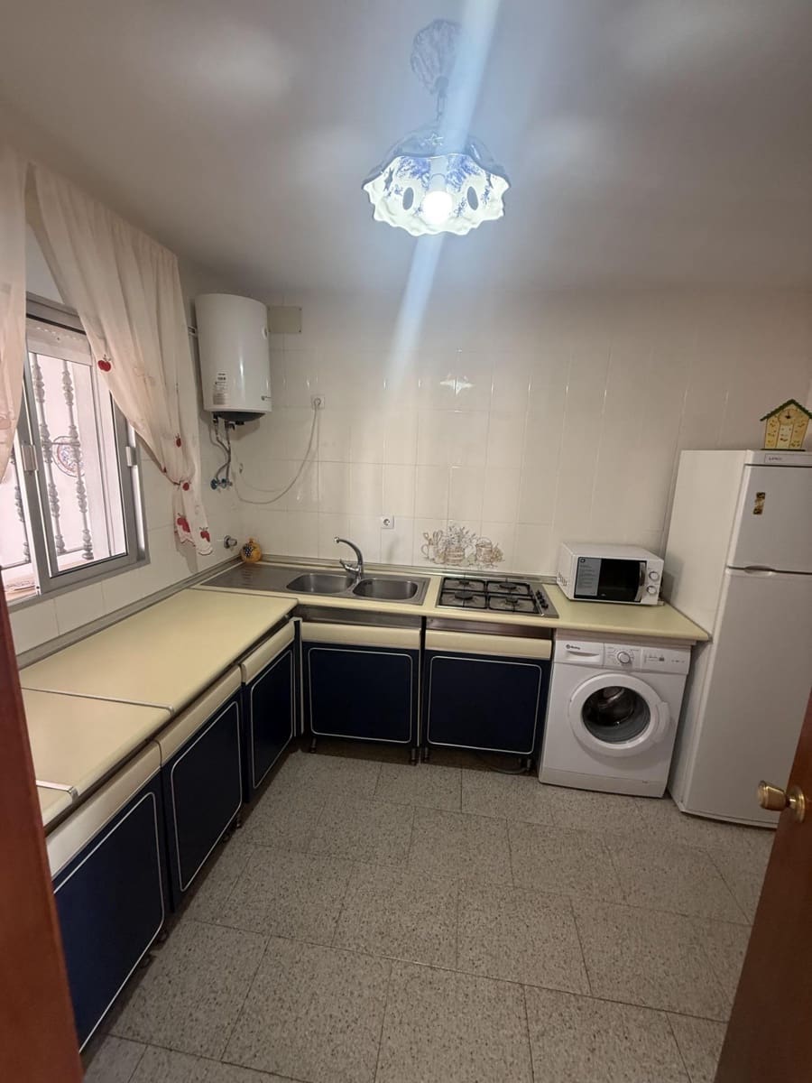 5 makuuhuone Rivitalo myytävänä paikassa Almonte mukana uima-altaan - 330 000 € (Ref: 10049539)