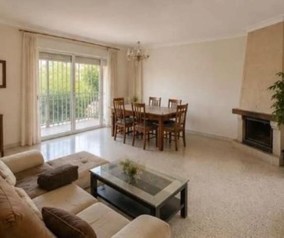 4 slaapkamer Villa te koop in Cubelles met garage - € 349.000 (Ref: 10076604)
