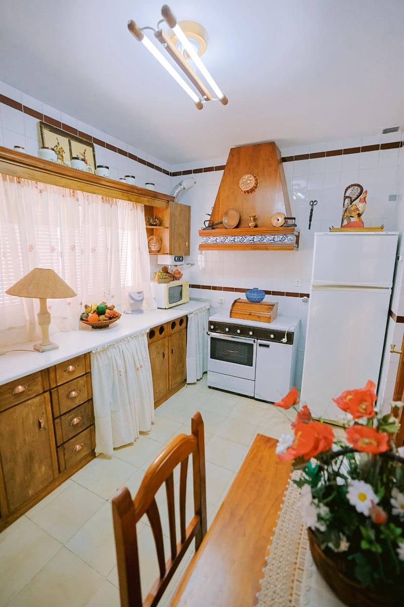 3 bedroom Villa for sale in Badajoz city - € 69,000 (Ref: 10081123)