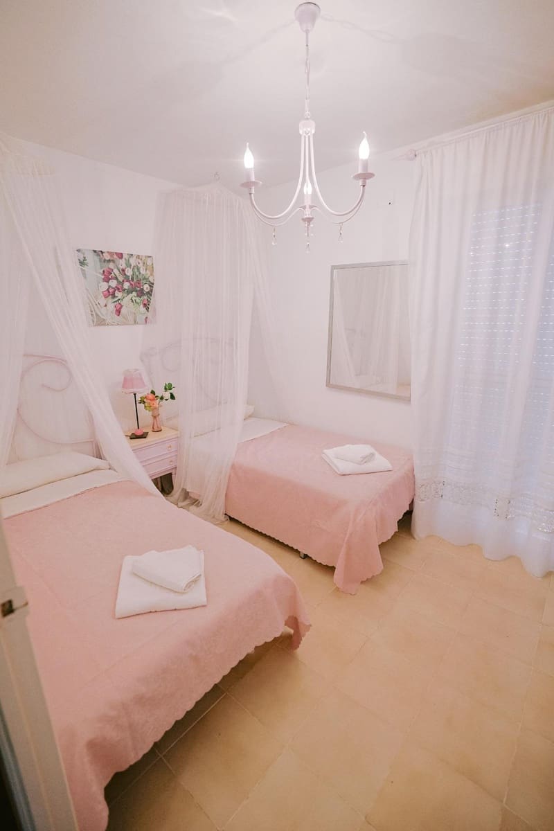 3 bedroom Villa for sale in Badajoz city - € 69,000 (Ref: 10081123)