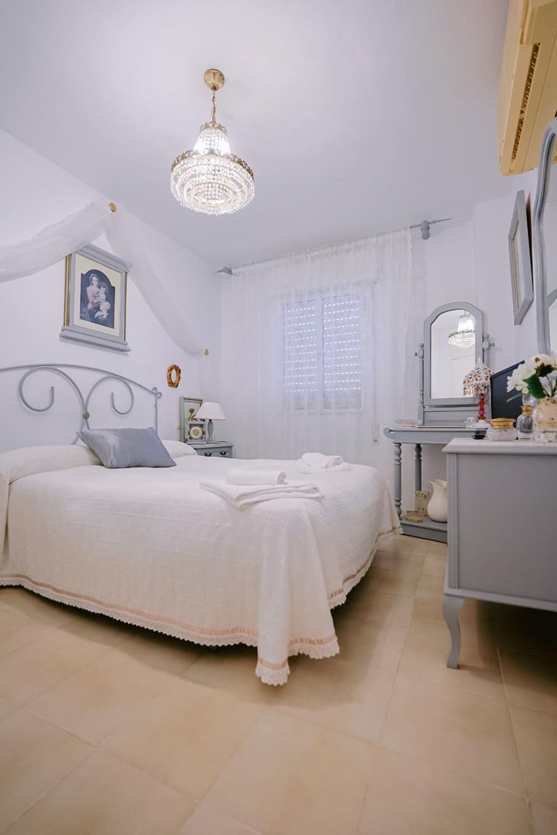 3 bedroom Villa for sale in Badajoz city - € 69,000 (Ref: 10081123)